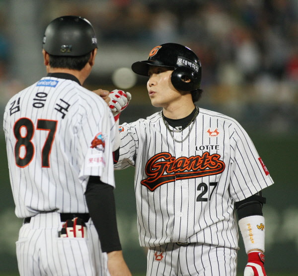 역전 적시타를 때려낸 용덕한